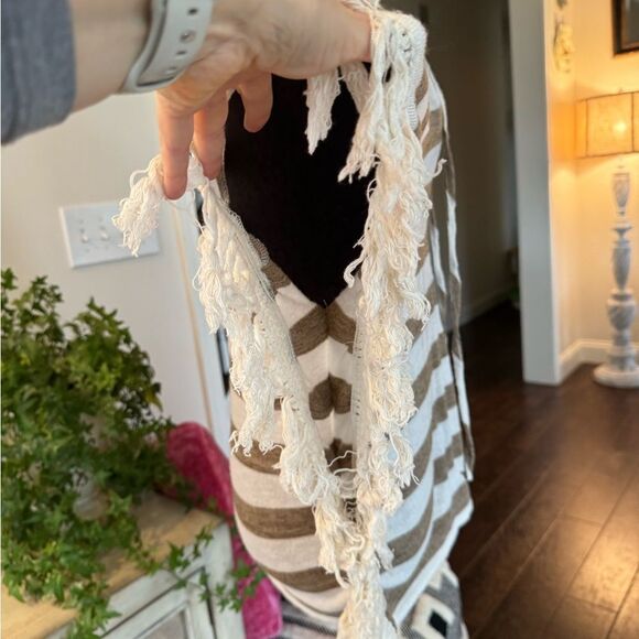 Cream and tan poncho size small - Picture 3 of 6